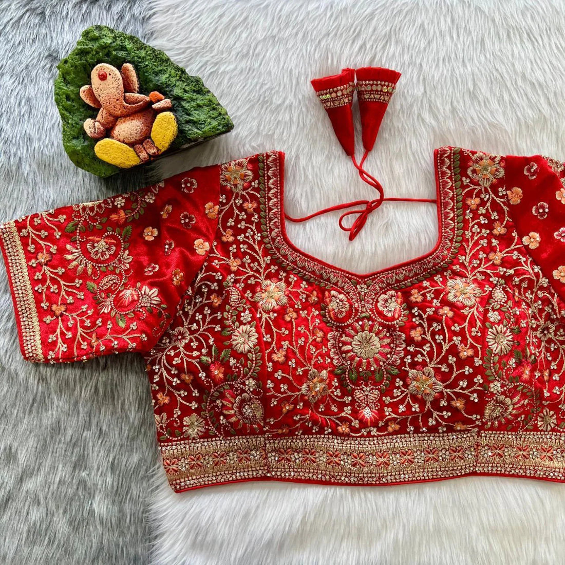 “From Traditional to Trendy: Bridal Blouse Styles That Wow”